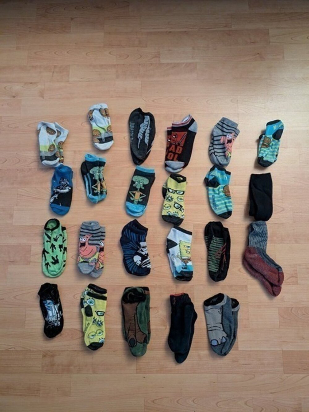 Boys Kids sock socks lot of 20 pairs Spongebob, Deadpool, Star Wars...